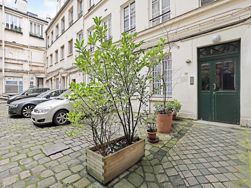 Intimate studio - 2P - Arts et Métiers/République- Belvilla by Oyo