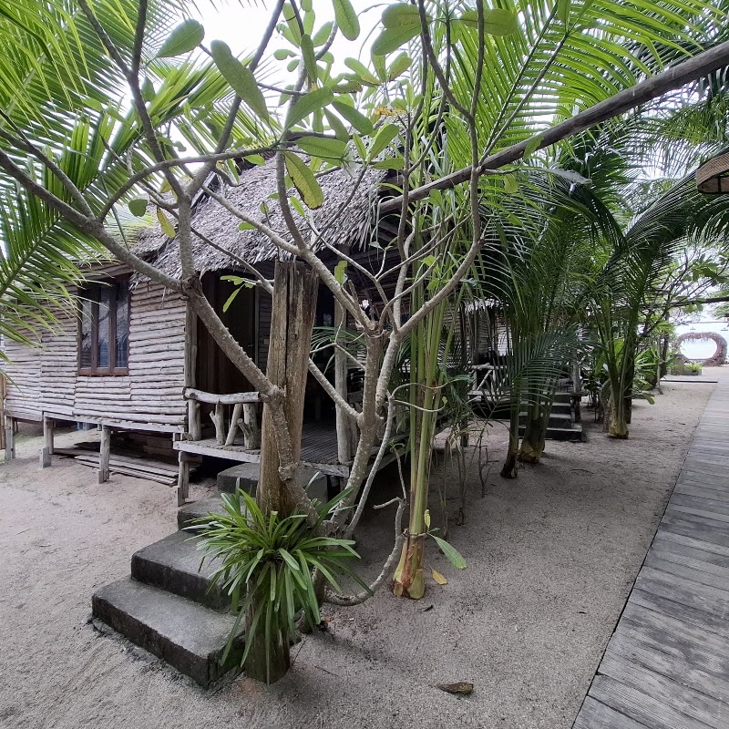Absolute Beachfront Resort - Absolute Beachfront Resort, 2 84280 92/2 ตำบล บ้านใต้ Tambon Ban Tai, Amphoe Ko Pha-ngan, Chang Wat Surat Thani 84280, Thailand
