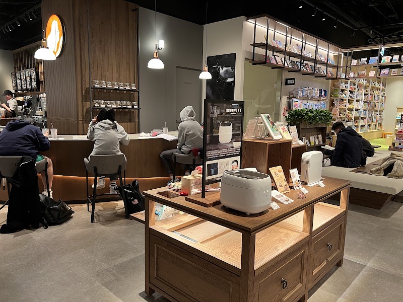 TSUTAYA BOOKSTORE Songshan Station Store - TSUTAYA BOOKSTORE Songshan Station Store 110, Taiwan, Taipei City, Xinyi District, Yongji Village, Songshan Rd, 11號3樓, No