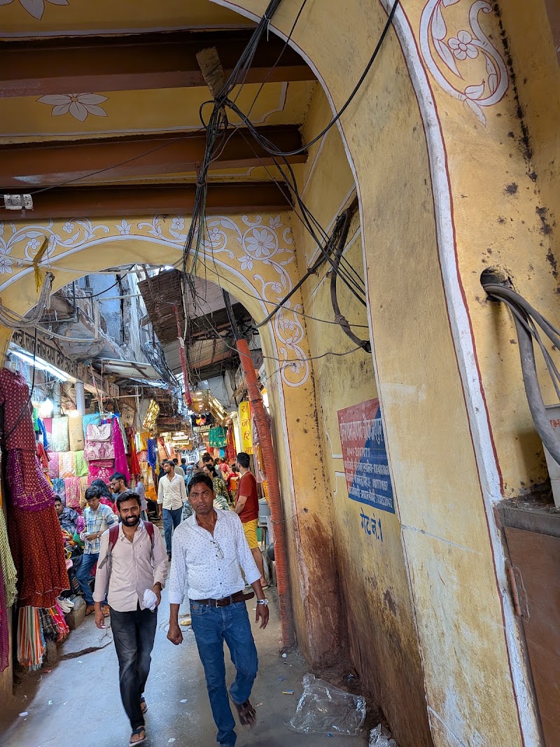 Purohit Ji Ka Katla Gate No. 1 - Purohit Ji Ka Katla Gate No. 1, WRCG+RH7, Johari Bazar Rd, Bapu Bazar, Pink City, Jaipur, Jaipur Nagar Nigam Area, Rajasthan 302003, India