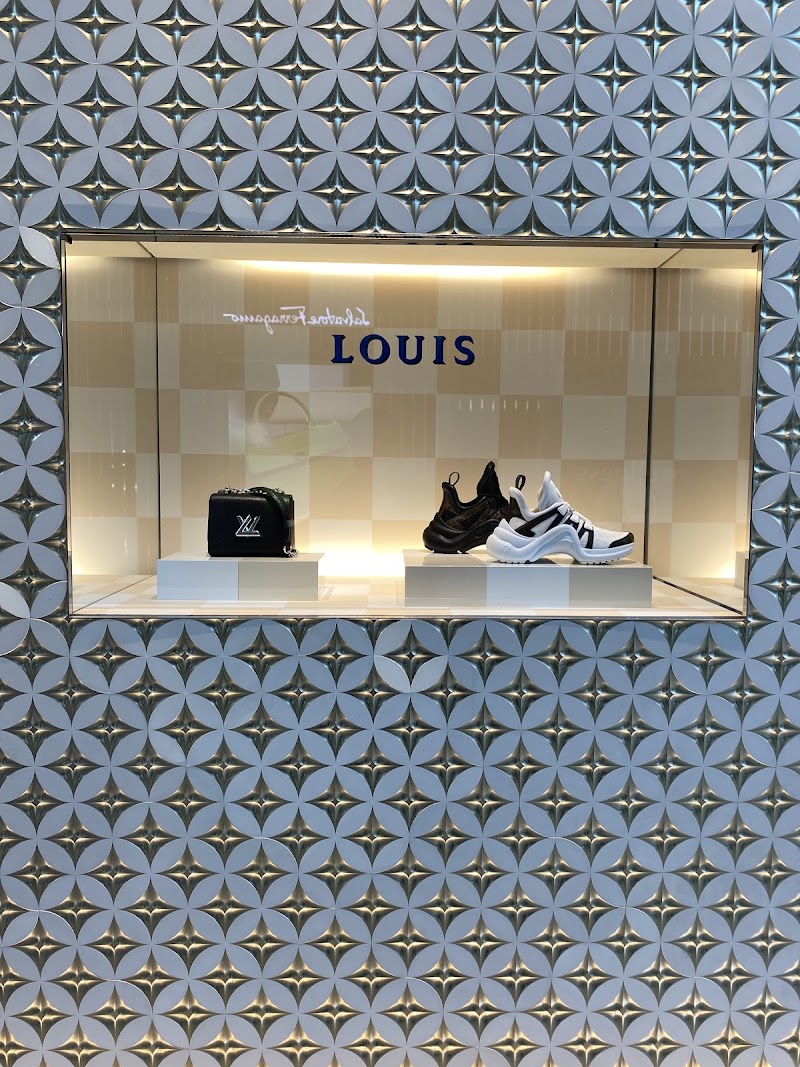 Louis Vuitton Paramus Garden State Plaza - Louis Vuitton Paramus Garden State Plaza 1 Garden State Plaza Pkwy Space 1130, Paramus, NJ 07652, USA