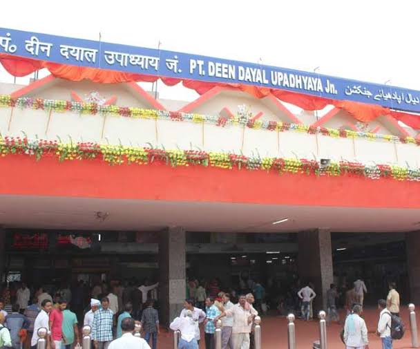 PT. Deen Dayal Upadhyaya Junction - PT. Deen Dayal Upadhyaya Junction, 232101 Pandit Dindayal Upadhyaya Marg Pandit Dindayal Upadhyay Nagar Uttaresh, Uttar Pradesh 276001, India