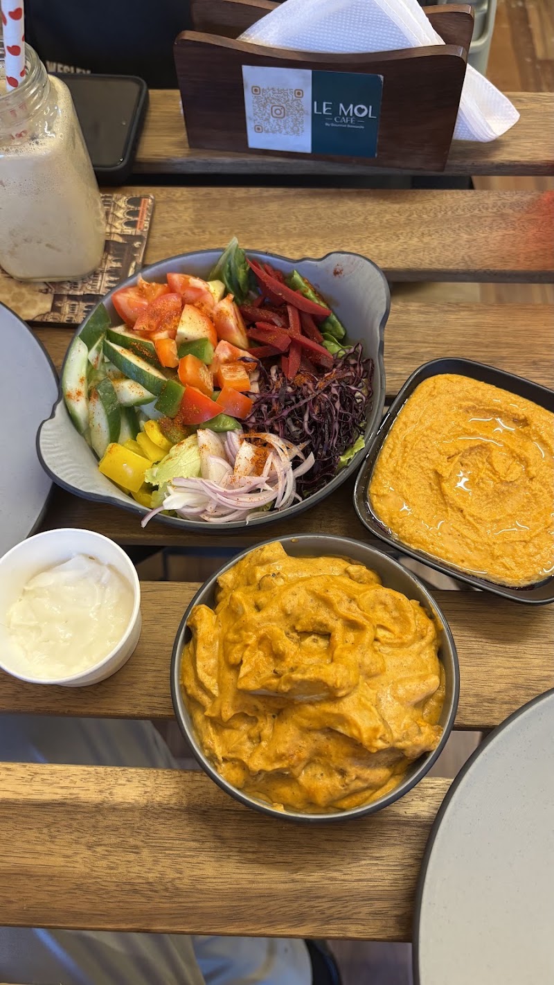 Le Mol Café - Le Mol Café Shree Sahyadri, CHS Ltd, C-5, Swami Vivekanand Rd, near Bajaj Hall, Mandlik Nagar, Sunder Nagar, Malad West, Mumbai, Maharashtra 400064, India