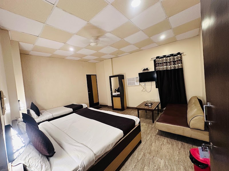 HOTEL THE GARDEN INN - HOTEL THE GARDEN INN Sbi building, D.40/19-22, Jangamwadi Rd, near Godolia, opp. Old sushil cinema hall, Luxmanpura, Ramapura Luxa, Varanasi, Uttar Pradesh 221001, India