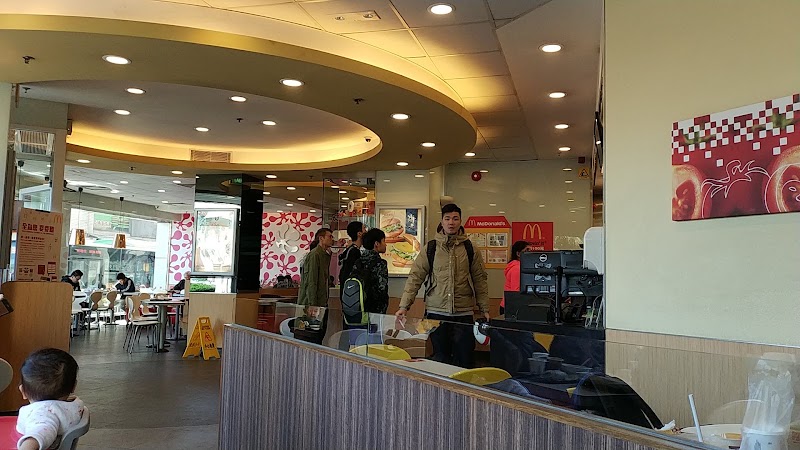 McDonald's at Dragon Garden - McDonald's at Dragon Garden Jardim Dragao Precioso (edf. Dragao De Prata), R. de Nam Keng, Macao