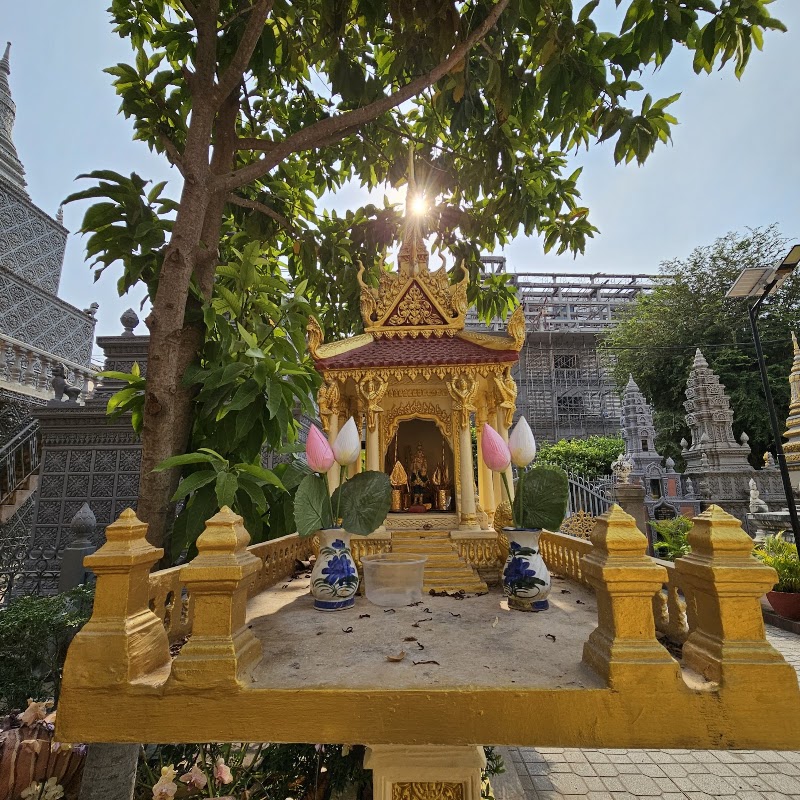 Wat Langka Preah Kossamaram - Wat Langka Preah Kossamaram, HW4G+8V3, Samdach Louis Em, Phnom Penh, Cambodia
