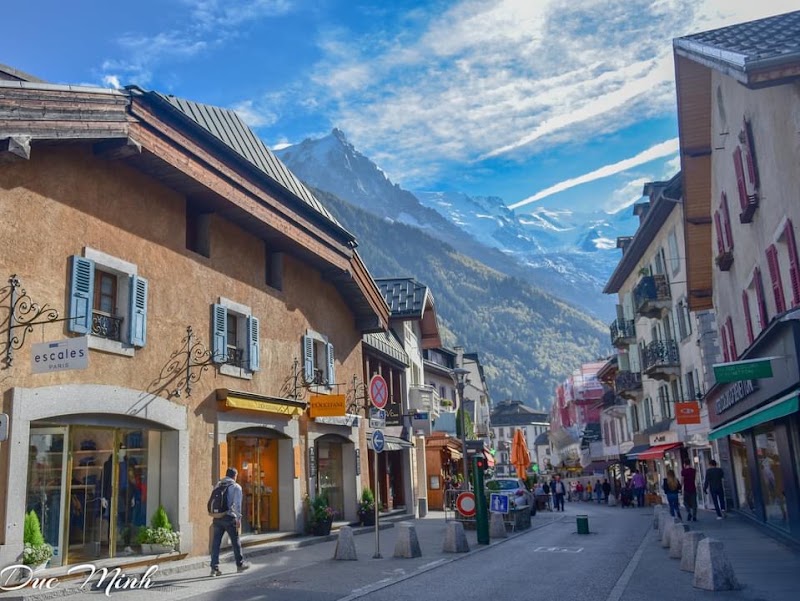 Office de Tourisme de Chamonix-Mont-Blanc - Office de Tourisme de Chamonix-Mont-Blanc, 85 Pl. du Triangle de l'Amitié, 74400 Chamonix-Mont-Blanc, France