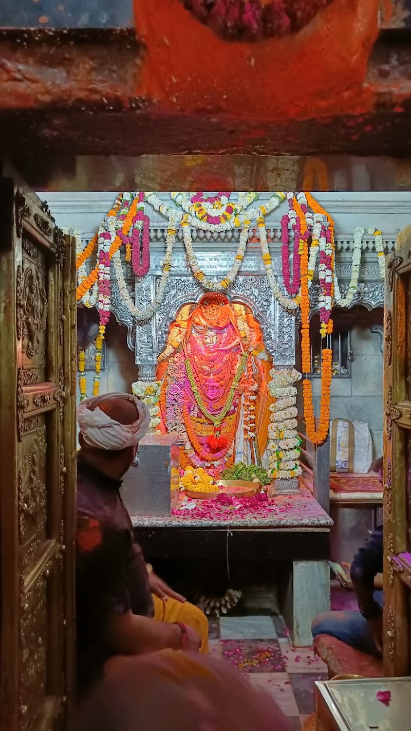 Shri Kaal Bhairav Temple, (Varanasi) - Shri Kaal Bhairav Temple, (Varanasi), K30/51-53-55 Ghasi Tola, Bibi Hatiya, Golghar, Kotwali, Varanasi, Uttar Pradesh 221001, India