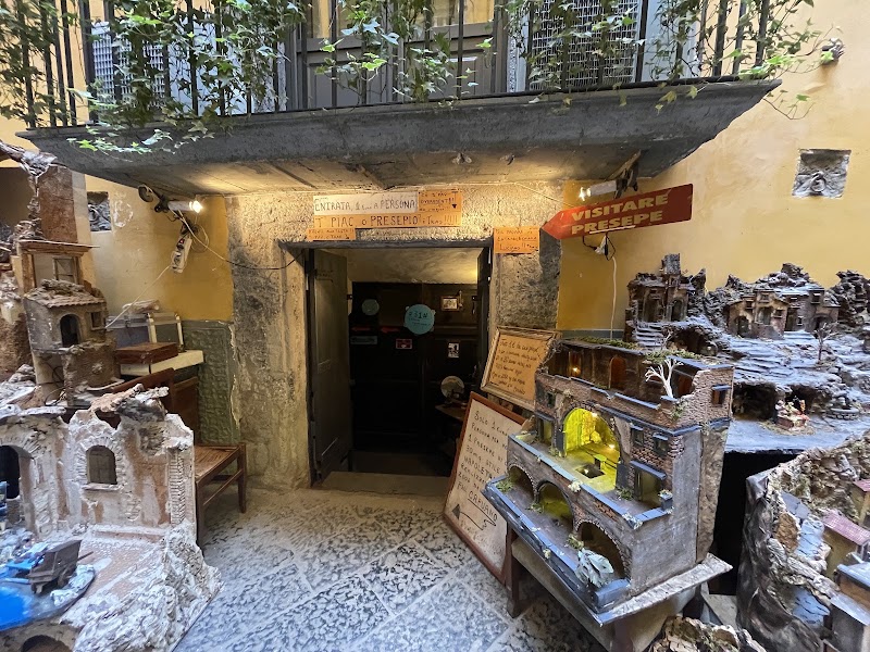 SpaccaNapoli - SpaccaNapoli, Via Duomo, 80138 Napoli NA, Italy