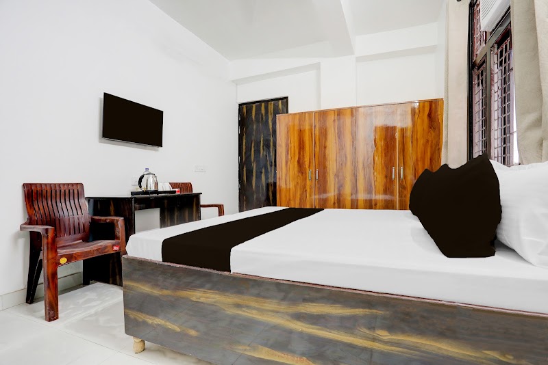 Super Collection O by OYO Sector 7 Rohini Formerly Giriraj Residency - Super Collection O by OYO Sector 7 Rohini Formerly Giriraj Residency Plot no. 3A, Uday singh palace, Plot no. 3A, Uday singh palace, Naharpur village, Rohini, sector - 7, Delhi, Sector 7, Naharpur Village, Rohini, Delhi, 110085, India
