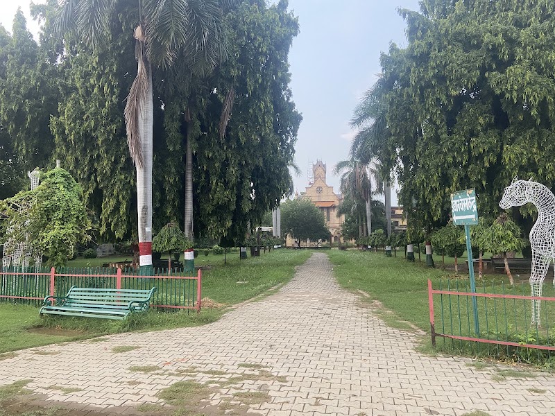 Victoria Memorial - Victoria Memorial 13 A, Panna Lal Rd, Darbhanga Colony, George Town, Prayagraj, Uttar Pradesh 211002, India