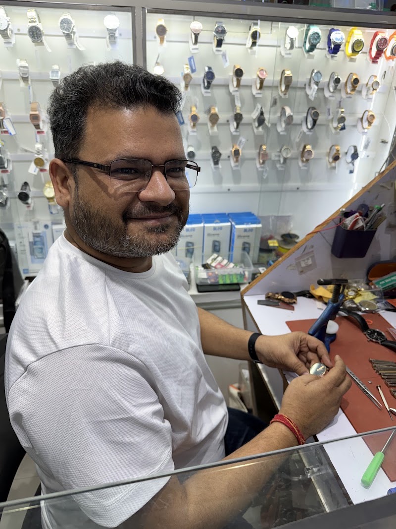 Watch Repair Centre - Watch Repair Centre SF,76-80,FIRST FLOOR, Galleria Market, Sector 28, DLF Phase IV, Gurugram, Haryana 122009, India