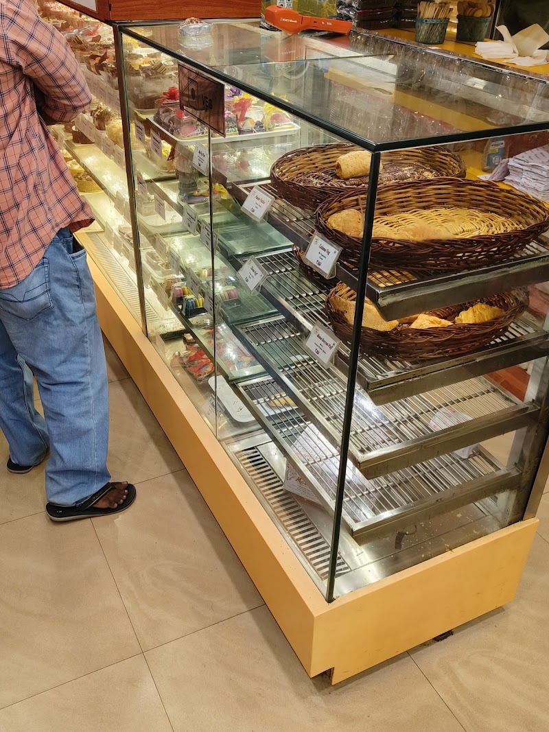 Merwans Cake Shop - Merwans Cake Shop Shop No-7, Devraj Building, A wing, Topiwala Compound, Swami Vivekanand Rd, Kakaji Nagar, Jawahar Nagar, Goregaon West, Mumbai, Maharashtra 400104, India