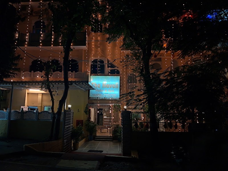 Baithak - Cafe & Restro - Baithak - Cafe & Restro 100 feet road, opp. Aravali Hospital, near Radisson blu, Block D, Malla Talai, Udaipur, Rajasthan 313004, India