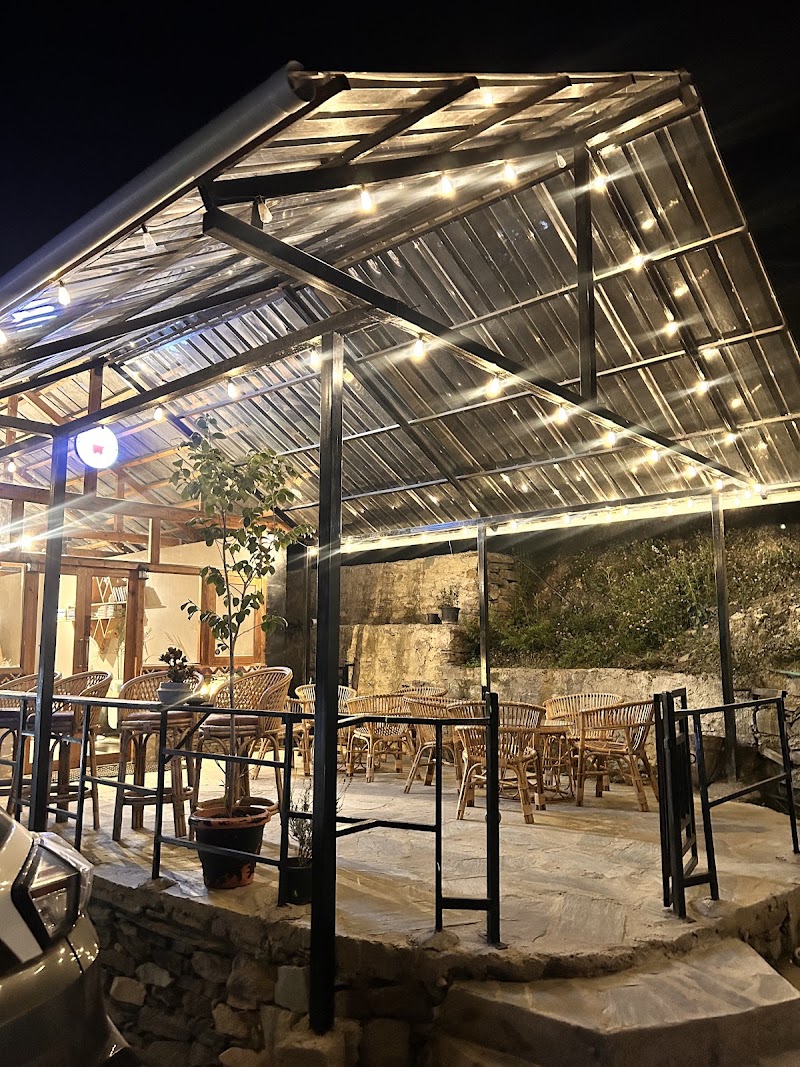 Jibhi forest bean coffeehouse & bistro - Jibhi forest bean coffeehouse & bistro Village Sar, P.O. Jibhi, Tehl, H8WX+Q8R, Banjar, Jibhi, Himachal Pradesh 175123, India