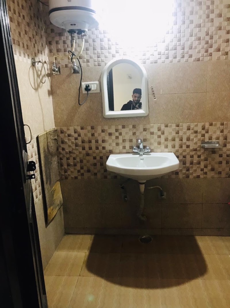 shradhaluniwas - shradhaluniwas, behind hotel vishal, arli road katra( shortcut railway road, Second lane from, hotel vishal, to, Arli Road, Katra, 182301