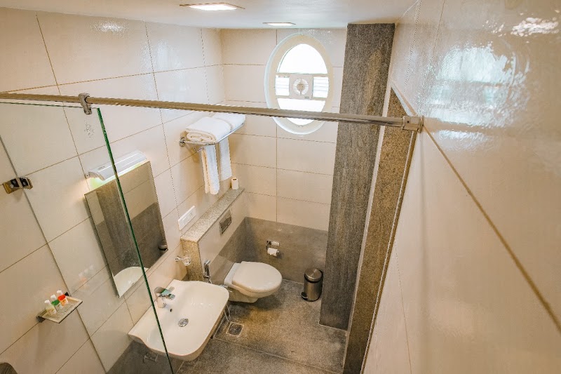 Hotel Aura By Woco Stays - Hotel Aura By Woco Stays 226, Mission St, MG Road Area, Puducherry, 605001, India