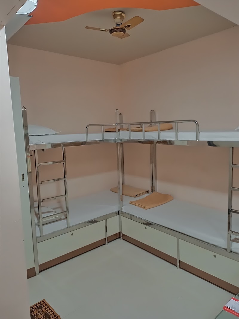 Nice Guest House - Nice Guest House First Floor, Samarth Complex, Bandu Gore Marg, opp. B.M.C. Bhaji Market, Jawahar Nagar, Goregaon West, Mumbai, Maharashtra 400104, India