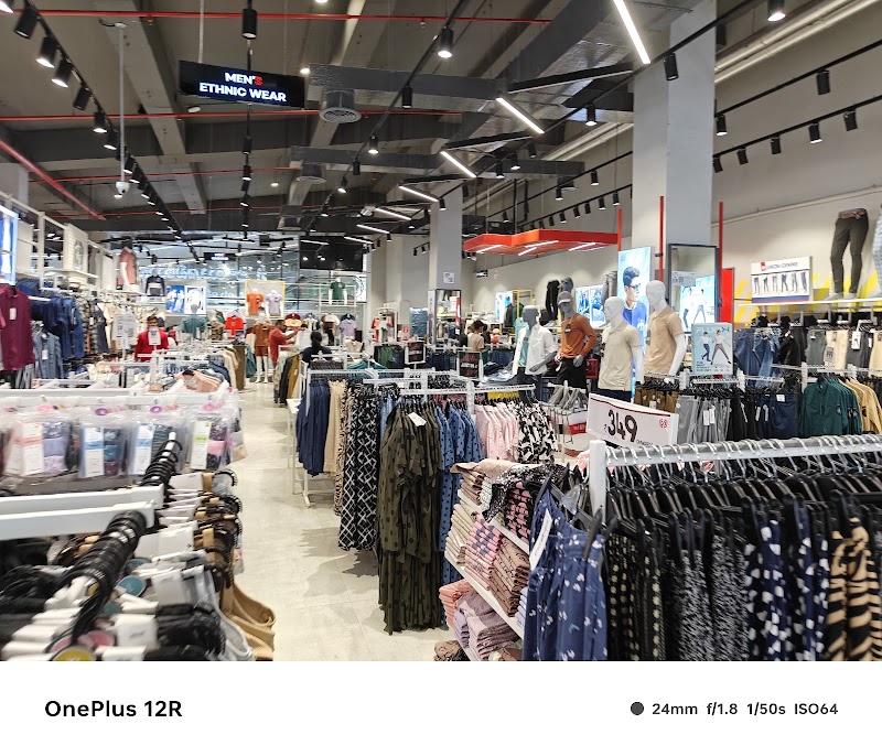 Garuda Mall Mysuru - Garuda Mall Mysuru, 8M53+JH2, Albert Victor Rd, Devaraja Mohalla, Agrahara, Mandi Mohalla, Mysuru, Karnataka 570001, India