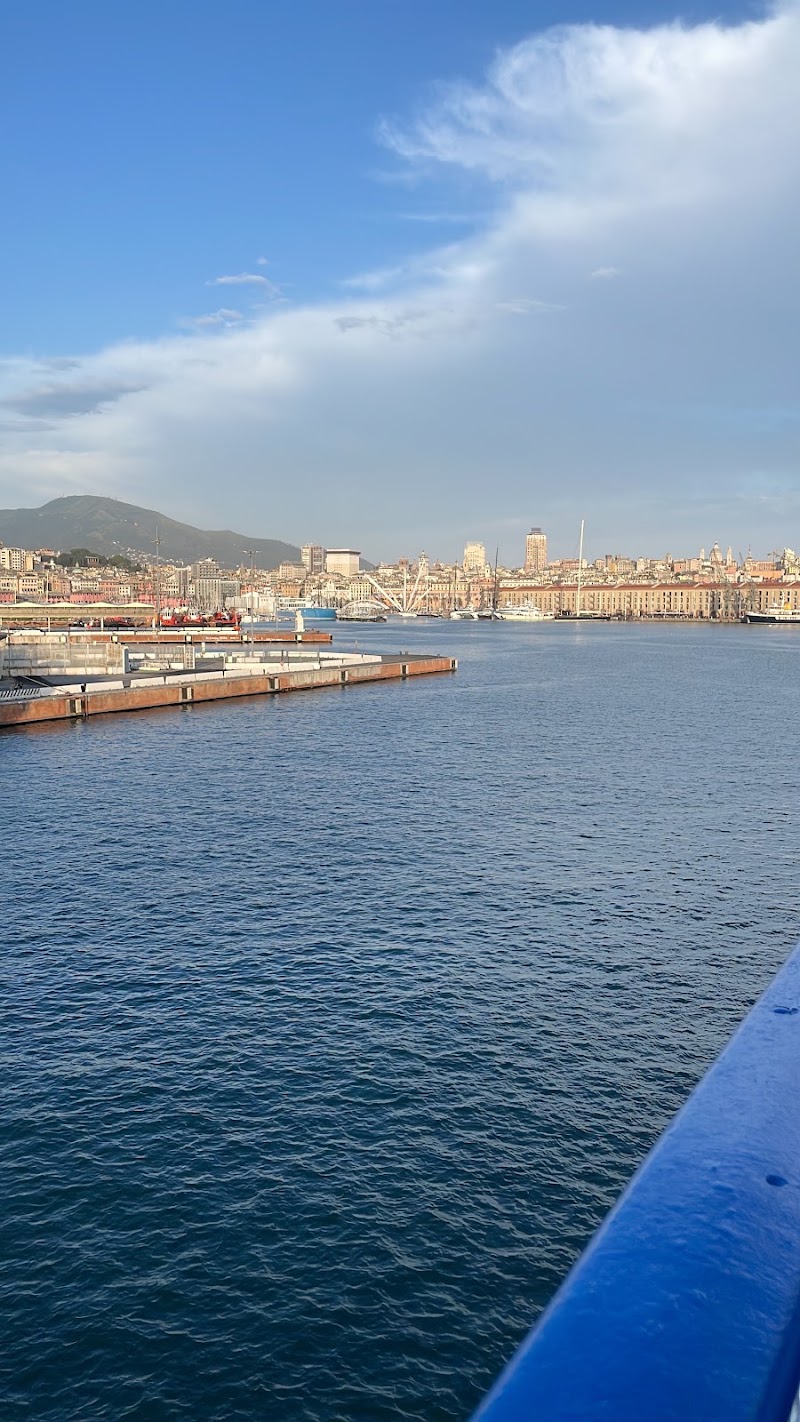 Genua Fähre Italien - Genua Fähre Italien, Piazzale dei Traghetti Iqbal Masih, 5, 16126 Genova GE, Italy