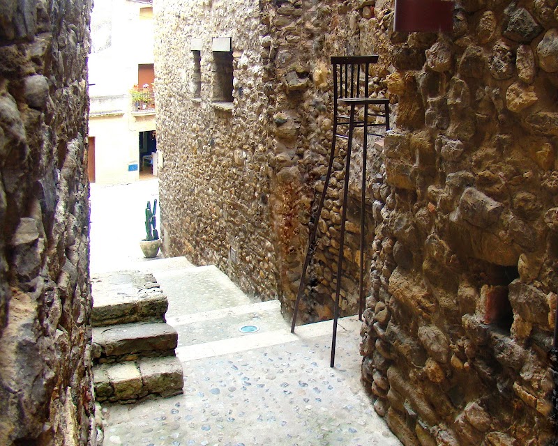 Carrer del Mestre Abraham des Catllar - Carrer del Mestre Abraham des Catllar Carrer del Mestre Abraham des Catllar, 17850 Besalú, Girona, Spain