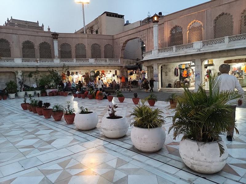 Central Sikh Museum - Central Sikh Museum Golden Temple Rd, Atta Mandi, Katra Ahluwalia, Amritsar Cantt., Punjab 143006, India