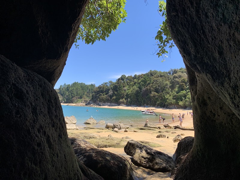 Split Apple Rock - Split Apple Rock, Moonraker Way, Kaiteriteri 7197, New Zealand
