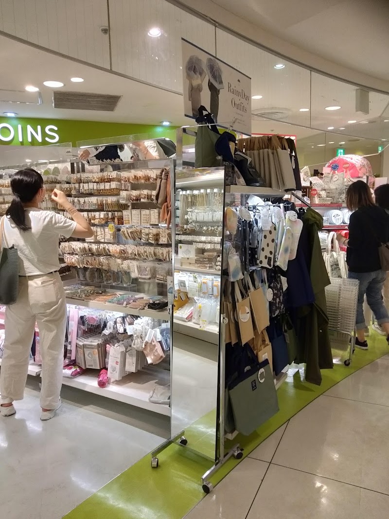 3COINS LUMINE EST Shinjuku - 3COINS LUMINE EST Shinjuku Japan, 〒160-0022 Tokyo, Shinjuku City, Shinjuku, 3-chōme−38−１ ルミネエスト 3F