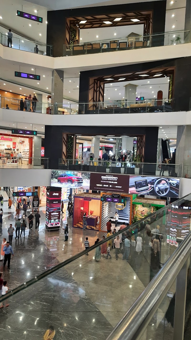 Elante Mall Parking - Elante Mall Parking, PR42+P4F, Purv Marg, MW Area, Industrial Area Phase I, Chandigarh, 160002, India