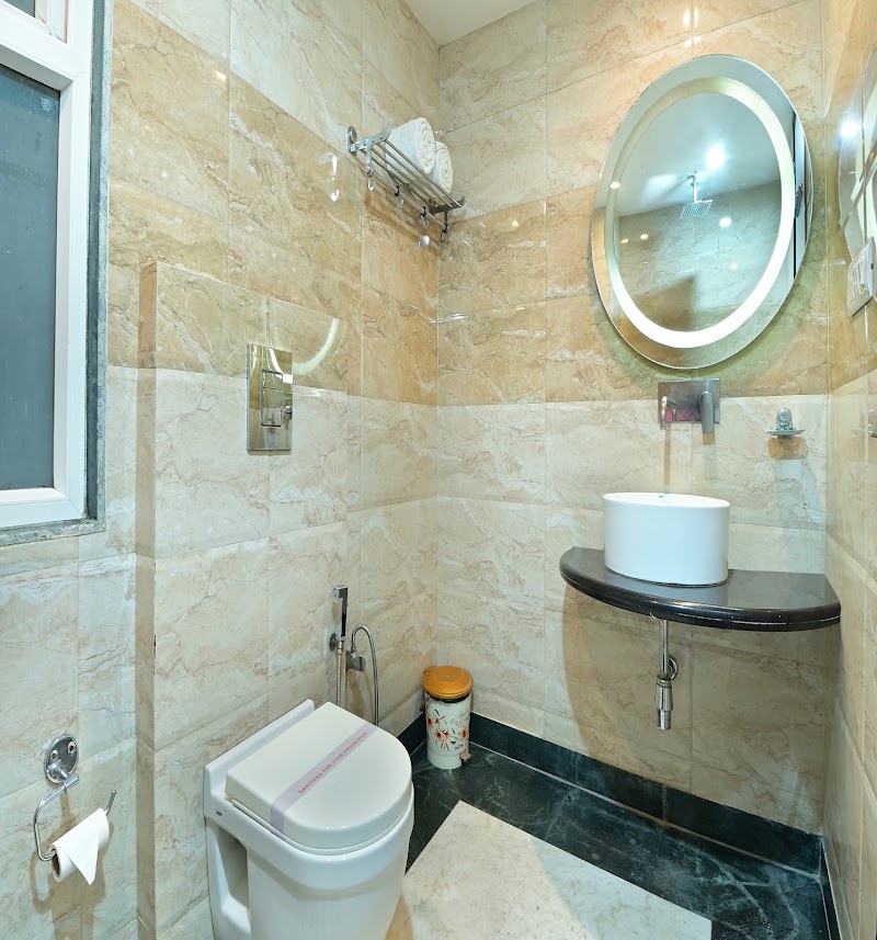 Hotel Hari Piorko - Hotel Hari Piorko 4775 Main Bazar, Tooti Chowk, near 6, Bazar Sangatrashan, Bagichi Ramchander, Aram Bagh, Paharganj, New Delhi, Delhi 110055, India