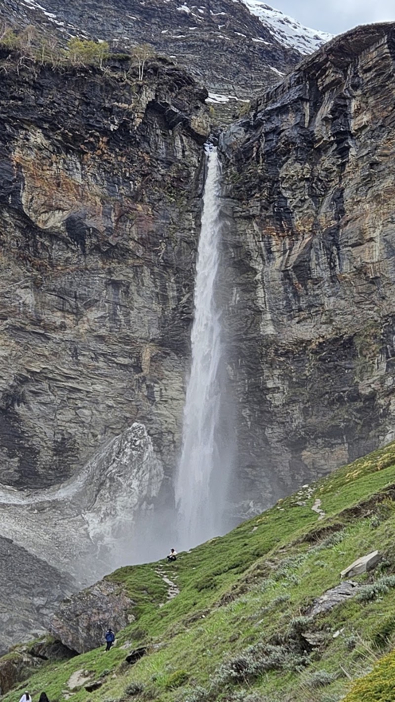 Sissu waterfall