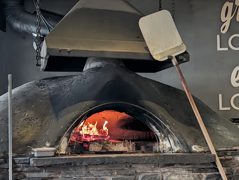 Rocky Mountain Flatbread Co. - Rocky Mountain Flatbread Co. 838 10 St, Canmore, AB T1W 2A7, Canada