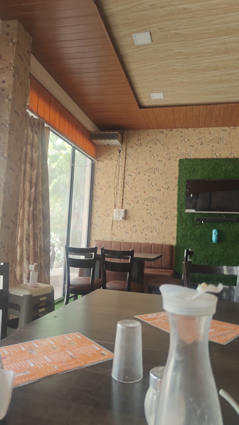 LECKER Sapna foods and restaurant - LECKER Sapna foods and restaurant Jain transport street, Ashok Vihar, Jyoti Nagar, Shobhagpura, Sobhagpura, Rajasthan 313011, India