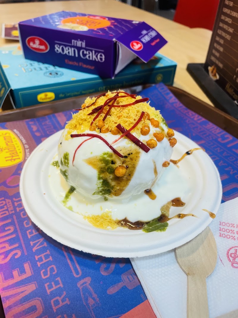 Haldiram's - Haldiram's Haldiram's - Retail Outlet, 4/5, AMIT PLAZA, Manjri Rd, opposite Netaji Mangal Karyalay, Subhash Nagar, Indraprashtha Society, Hadapsar, Pune, Maharashtra 411028, India