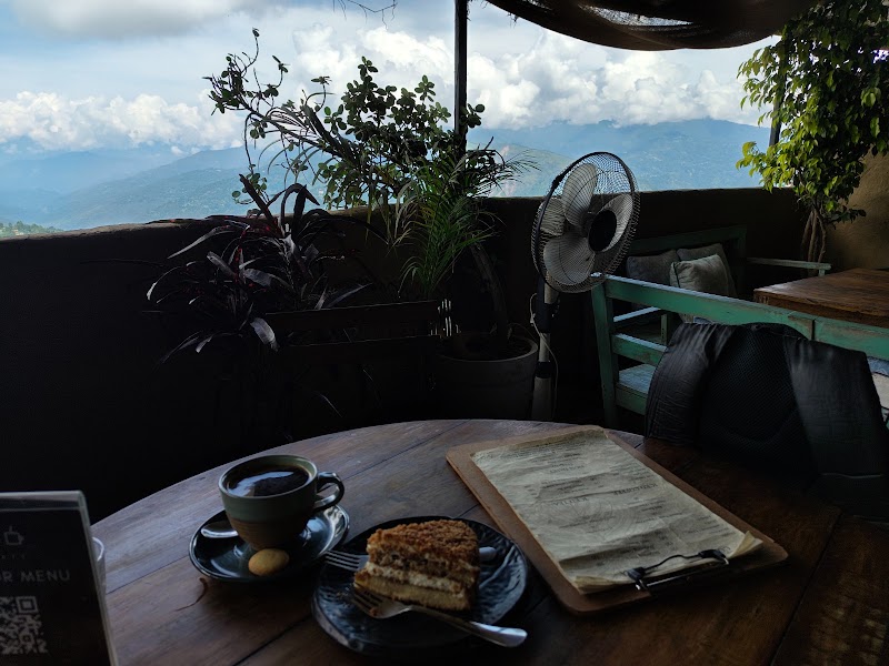 Art Cafe - Art Cafe Sharma Building, above Indian Overseas Bank, Thana Dara, Kalimpong, West Bengal 734301, India