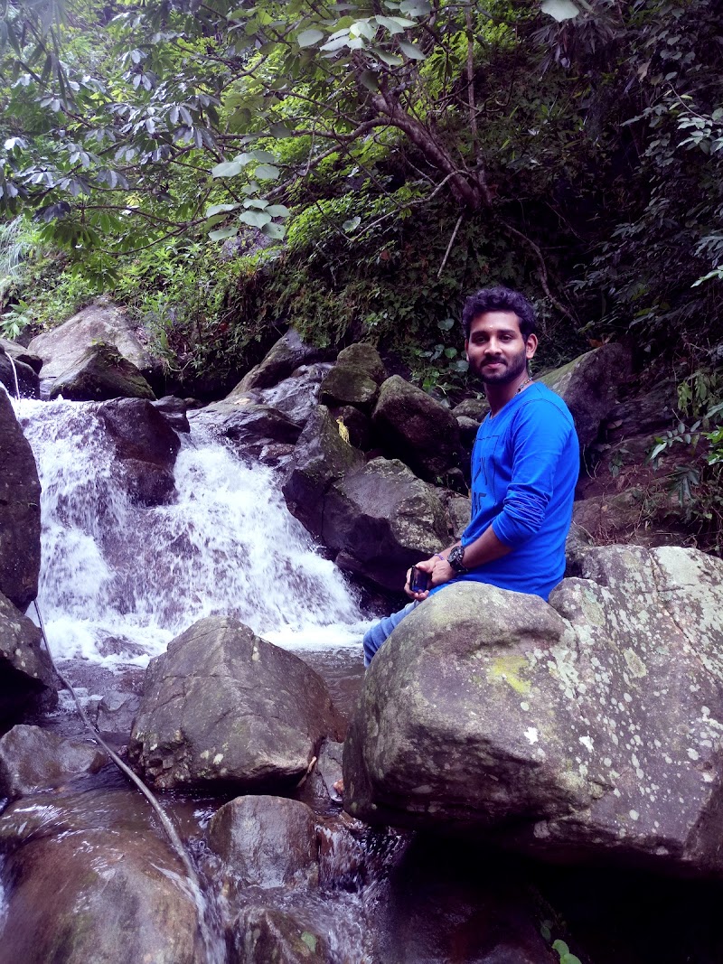 Palozhukum Para Waterfalls - Palozhukum Para Waterfalls JWWW+RPH, palozhukum para, Vagamon, Kolahalamedu, Keralam 685501, India