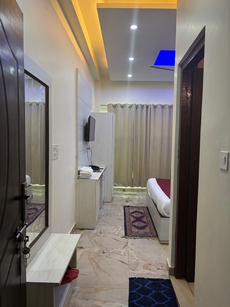 Grand Vista Retreit Hotel - Grand Vista Retreit Hotel siya Goan, Kempty Fall Rd, opp. JW Marriot Hotel, Charleville, Mussoorie, Ghatudhar, Uttarakhand 248179, India