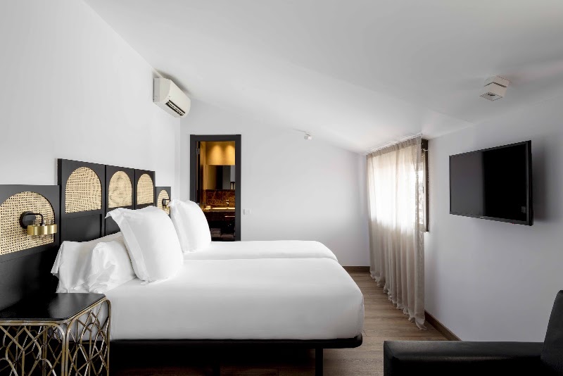 Hotel Astoria - Hotel Astoria Carrer de París, 203, Eixample, 08036 Barcelona, Spain