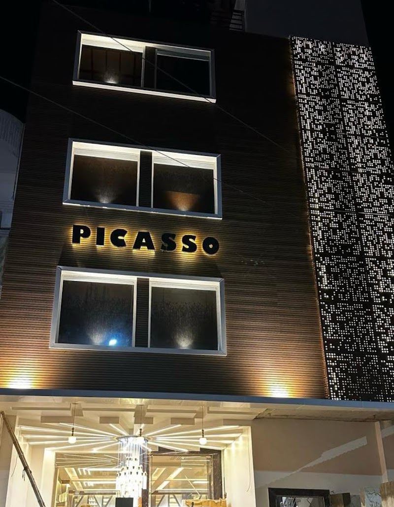 The Mirror Cafe - The Mirror Cafe Hotel Picasso 10, 14 Layal road, Patrika Marg, Agnipath Colony, Civil Lines, Prayagraj, Uttar Pradesh 211001, India