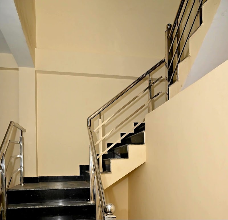 De Classico Hotel - De Classico Hotel, R53X+96R Govind Kripa 3, 4/89, Nirmochan Chauraha Rd, opp. Barai Mandir, Tulsi Nagar, Ayodhya, Uttar Pradesh 224123, India