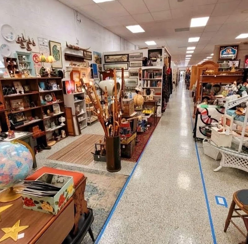 Indian River Antique Mall - Indian River Antique Mall, 2730 W New Haven Ave, Melbourne Village, FL 32904, USA