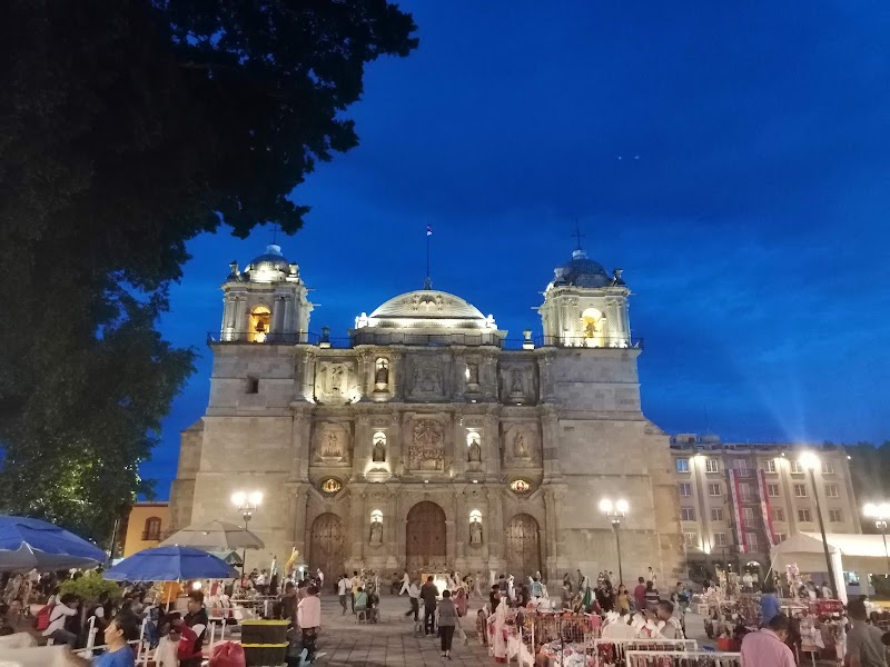 Zócalo de la Ciudad de Oaxaca (Plaza de La Constitución) - Zócalo de la Ciudad de Oaxaca (Plaza de La Constitución) Portal del Palacio, Centro, 68000 Oaxaca de Juárez, Oax., Mexico