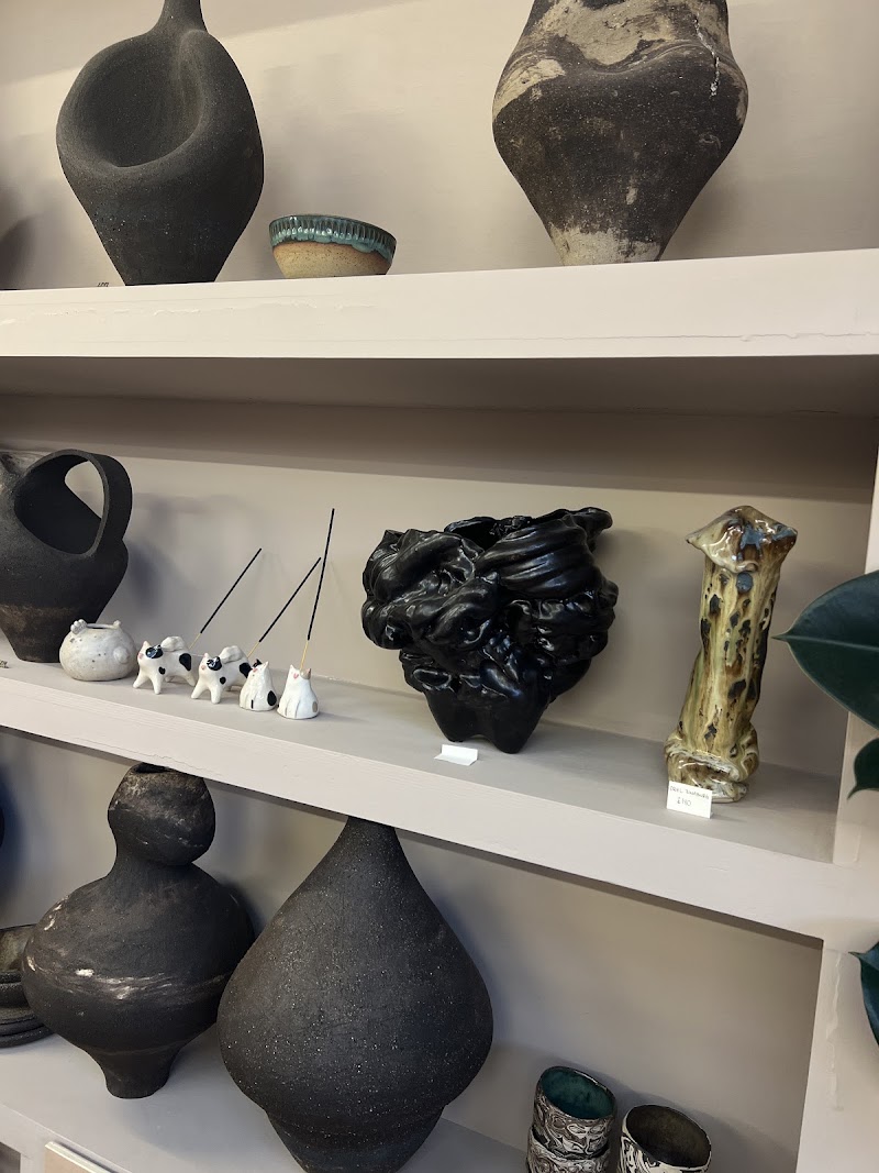 Ceramic Studio & Gallery By Ayse Habibe Kucuk - Ceramic Studio & Gallery By Ayse Habibe Kucuk, 2 Broadway Market Mews, London E8 4TS, UK