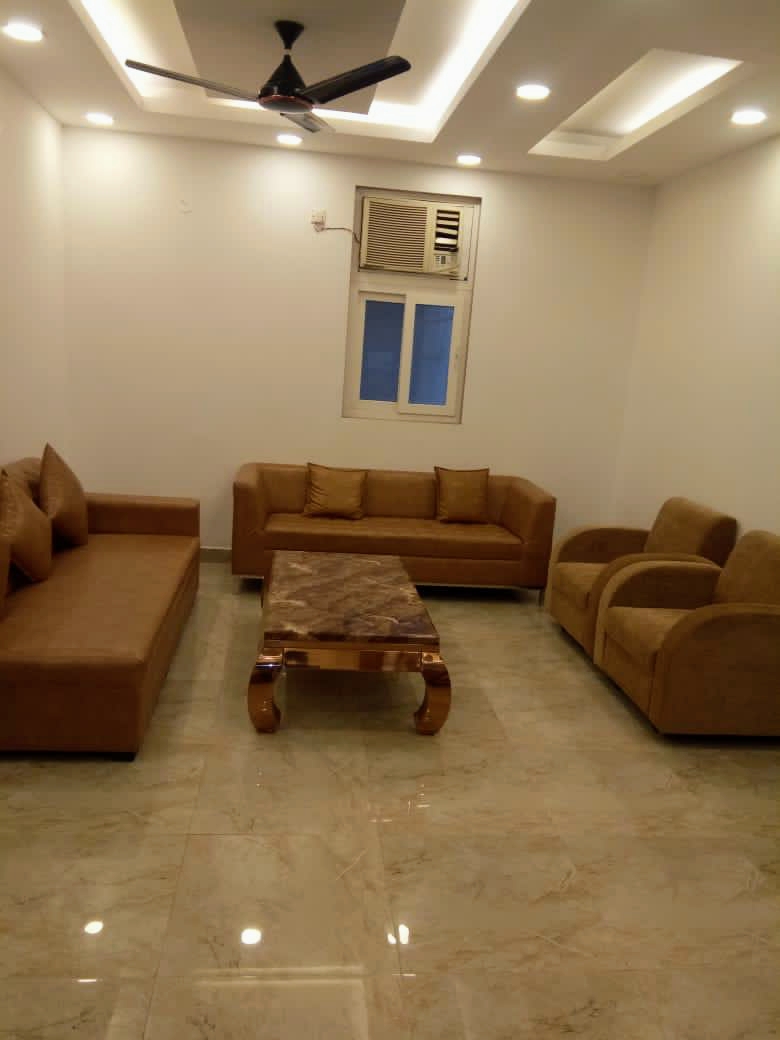 TRIOM HOTEL - TRIOM HOTEL B/147, Mehrauli - Badarpur Rd, near shiv mandir, Sharma Market, Pulpharadpur, Block A, Pul Pehladpur, New Delhi, Delhi 110044, India