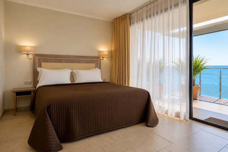 Villa Azur - Villa Azur, 1399 Av. de la Batterie, 06270 Villeneuve-Loubet, France