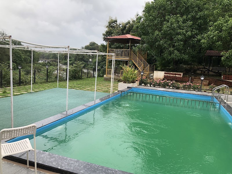 Riverfront Manor By Saffron Stay - Riverfront Manor By Saffron Stay X9VG+M9J, Kalamboli Tarf Waredi, Maharashtra 410201, India