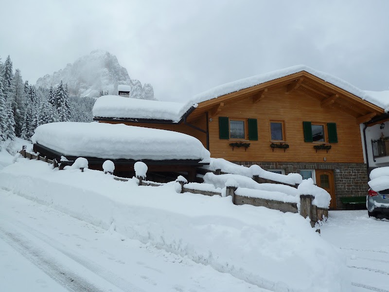 Apartments Pitla Cesa - Apartments Pitla Cesa Streda La Selva, 57, 39048 Selva di Val Gardena BZ, Italy