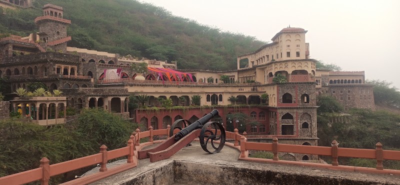 Hotel Fort View - Hotel Fort View Near, Neemrana Fort, Neemrana, Rajasthan 301705, India