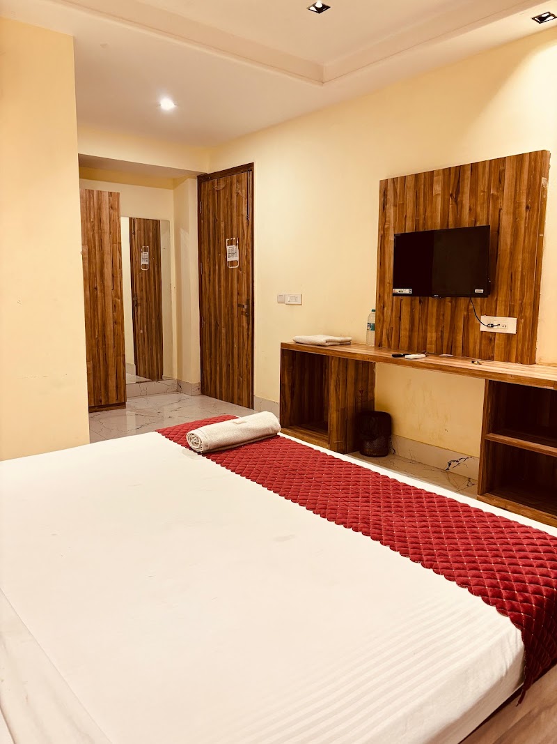 Hotel Goodluck House Near Delhi Airport - Hotel Goodluck House Near Delhi Airport A-44 Raod No. 4, Street No. 9, Block B, Mahipalpur Extension, Mahipalpur, New Delhi, Delhi 110037, India