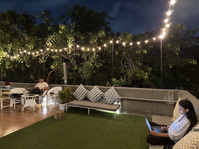 Locomo Hostel OG | Stay • Work • Eat - Locomo Hostel OG | Stay • Work • Eat 2nd Flr, Krishna Villa, abv Bank Of Maharashtra, Monghibai Rd, Navpada, Vile Parle East, Vile Parle, Mumbai, Maharashtra 400057, India